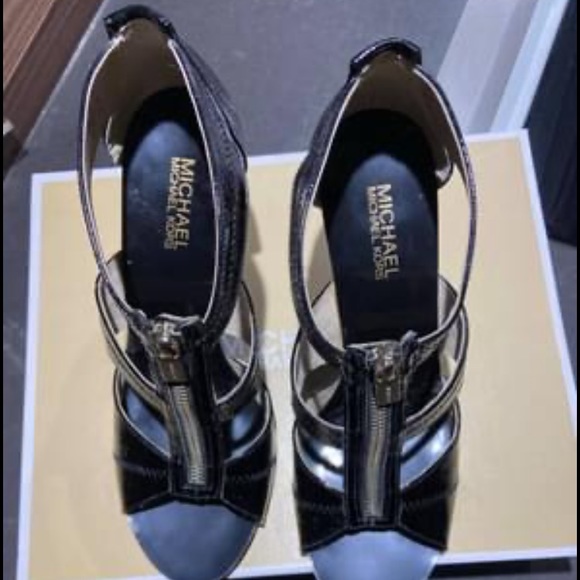 Michael Kors black sandals size 9.5 - Picture 2 of 4